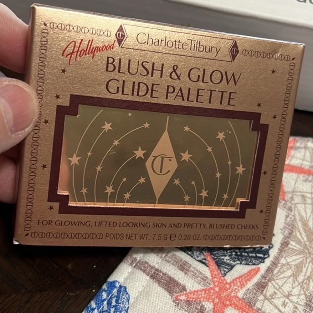 Charlotte Tilbury Hollywood Blush & Glow Palette in Tan/Deep